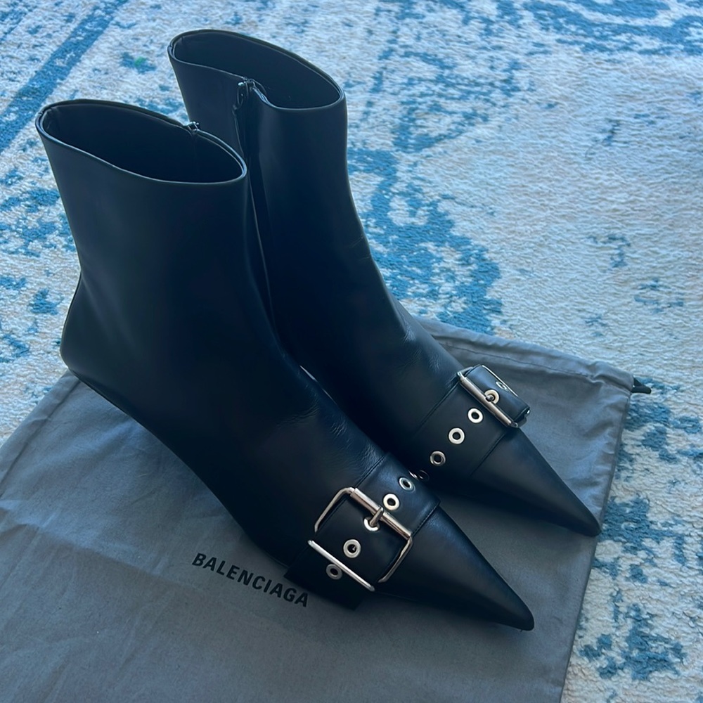 Beautiful new BALENCIAGA boots still at stores never used super comfortable